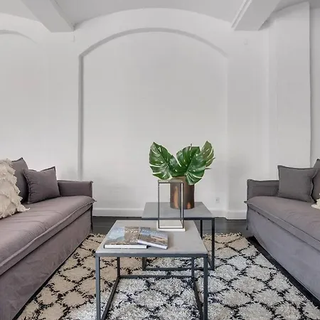 Huge Modern 5br-apartment In The City Center - The Perfect Base For Your Group!